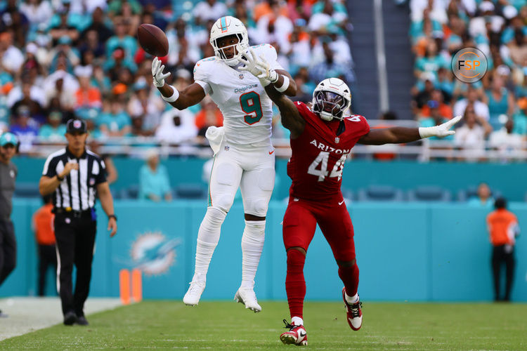 Oct 27, 2024; Miami Gardens, Florida, USA; Miami Dolphins tight end Jonnu Smith (9) cannot make a catch against Arizona Cardinals linebacker Owen Pappoe (44) during the fourth quarter at Hard Rock Stadium. Credit: Sam Navarro-Imagn Images