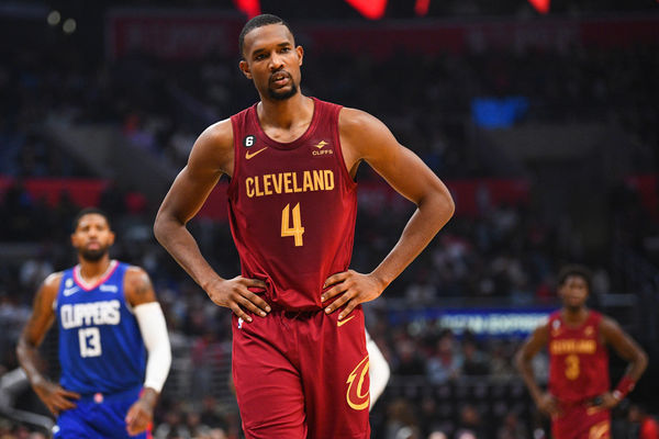 LOS ANGELES, CA - NOVEMBER 07: Cleveland Cavaliers Forward Evan Mobley (4) looks on during a NBA game between the Cleveland Cavaliers and the Los Angeles Clippers on November 7, 2022 at Crypto.com Arena in Los Angeles, CA. (Photo by Brian Rothmuller/Icon Sportswire)