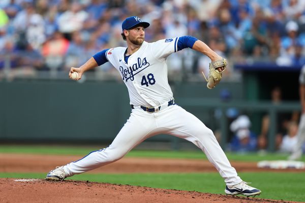 KANSAS CITY, MO - JULY 23: Kansas City Royals pitcher Alec Marsh (48) pitches in the second inning of an MLB game between the Arizona Diamondbacks and Kansas City Royals on July 23, 2024 at Kauffman Stadium in Kansas City,  MO. (Photo by Scott Winters/Icon Sportswire)