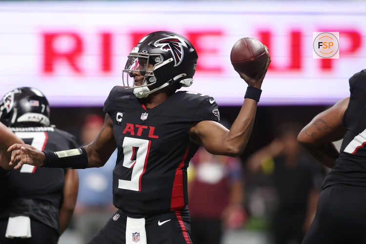 Sep 7, 2025; Atlanta, Georgia, USA; Atlanta Falcons quarterback Michael Penix Jr. (9) passes the ball against the Tampa Bay Buccaneers during the fourth quarter at Mercedes-Benz Stadium. Credit: Brett Davis-Imagn Images