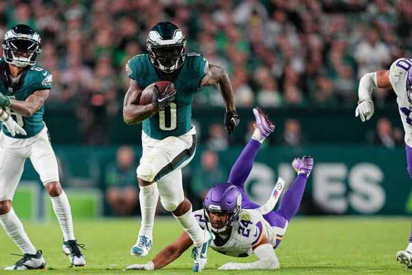 PHILADELPHIA, PA - SEPTEMBER 14: Philadelphia Eagles running back D'Andre Swift (0) rushes for a large gain during the game between the Minnesota Vikings and the Philadelphia Eagles on September 14, 2023, at Lincoln Financial Field, in Philadelphia, PA. (Photo by Andy Lewis/Icon Sportswire)