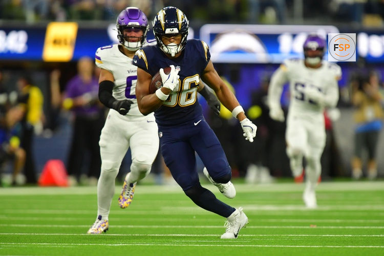 Oct 23, 2025; Inglewood, California, USA; Los Angeles Chargers tight end Oronde Gadsden II (86) makes a catch against the Minnesota Vikings during the first half at SoFi Stadium. Credit: Gary A. Vasquez-Imagn Images