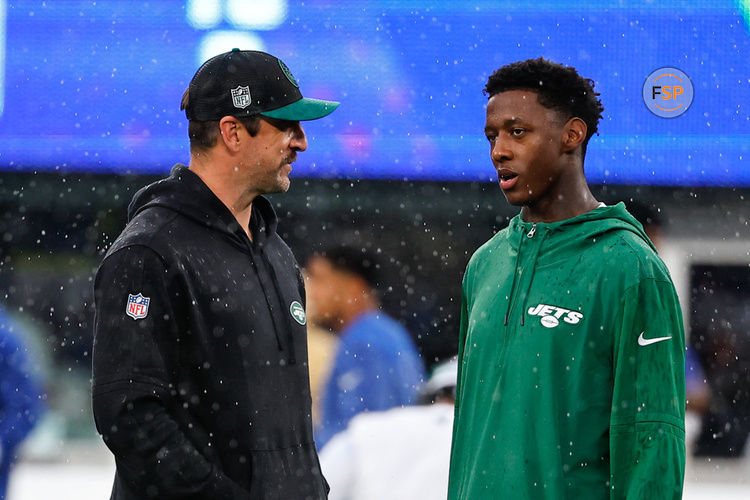 EAST RUTHERFORD, NJ - OCTOBER 29:  Aaron Rodgers (8) of the New York Jets talks with Sauce Gardner (1)  prior to the game against the New York Giants on October 29, 2023 at MetLife Stadium in East Rutherford, New Jersey.  (Photo by Rich Graessle/Icon Sportswire)