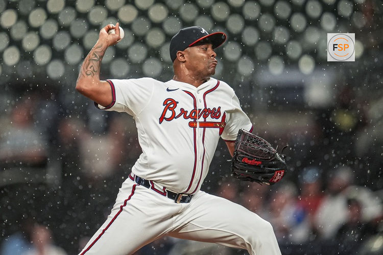 Aug 20, 2025; Cumberland, Georgia, USA; Atlanta Braves relief pitcher Raisel Iglesias (26) pitches against the Chicago White Sox during the ninth inning at Truist Park. Credit: Dale Zanine-Imagn Images