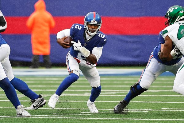 EAST RUTHERFORD, NJ - OCTOBER 29:  Tyrod Taylor (2) of the New York Giants runs with the football during the game against the New York Jets on October 29, 2023 at MetLife Stadium in East Rutherford, New Jersey.  (Photo by Rich Graessle/Icon Sportswire)