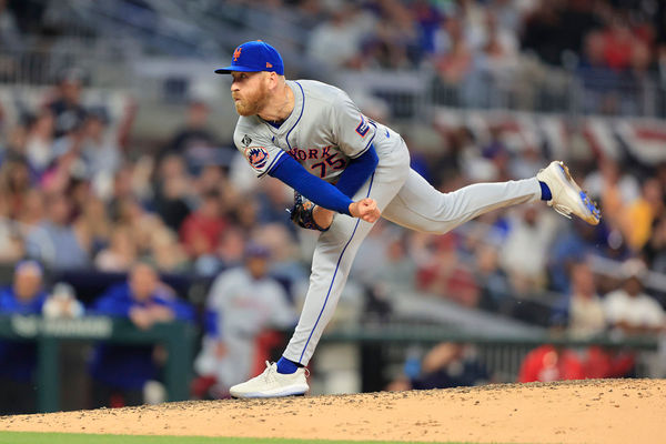 ATLANTA, GA - APRIL 08: New York Mets pitcher Reed Garrett (75) delivers a pitch during the Monday evening MLB game between the New York Mets and the Atlanta Braves on April 8, 2024 at Truist Park in Atlanta, Georgia.  (Photo by David J. Griffin/Icon Sportswire)