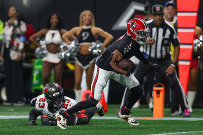 Oct 3, 2024; Atlanta, Georgia, USA; Atlanta Falcons wide receiver Darnell Mooney (1) runs after a catch for a touchdown against the Tampa Bay Buccaneers in the fourth quarter at Mercedes-Benz Stadium. Mandatory Credit: Brett Davis-Imagn Images
