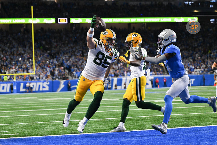 DETROIT, MI - NOVEMBER 23: Green Bay Packers tight end Tucker Kraft (85) makes a catch with no-one around him for a touchdown during the Detroit Lions versus the Green Bay Packers game on Thursday November 23, 2023 at Ford Field in Detroit, MI. (Photo by Steven King/Icon Sportswire)