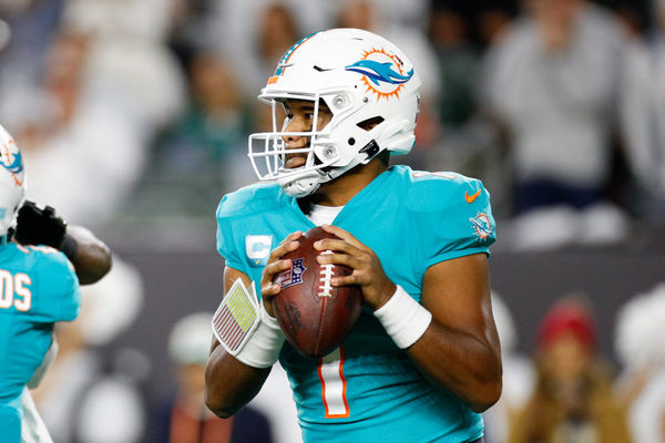 CINCINNATI, OH - SEPTEMBER 29: Miami Dolphins quarterback Tua Tagovailoa (1) looks to pass during the game against the Miami Dolphins and the Cincinnati Bengals on September 29, 2022, at Paycor Stadium in Cincinnati, OH.  (Photo by Ian Johnson/Icon Sportswire)

