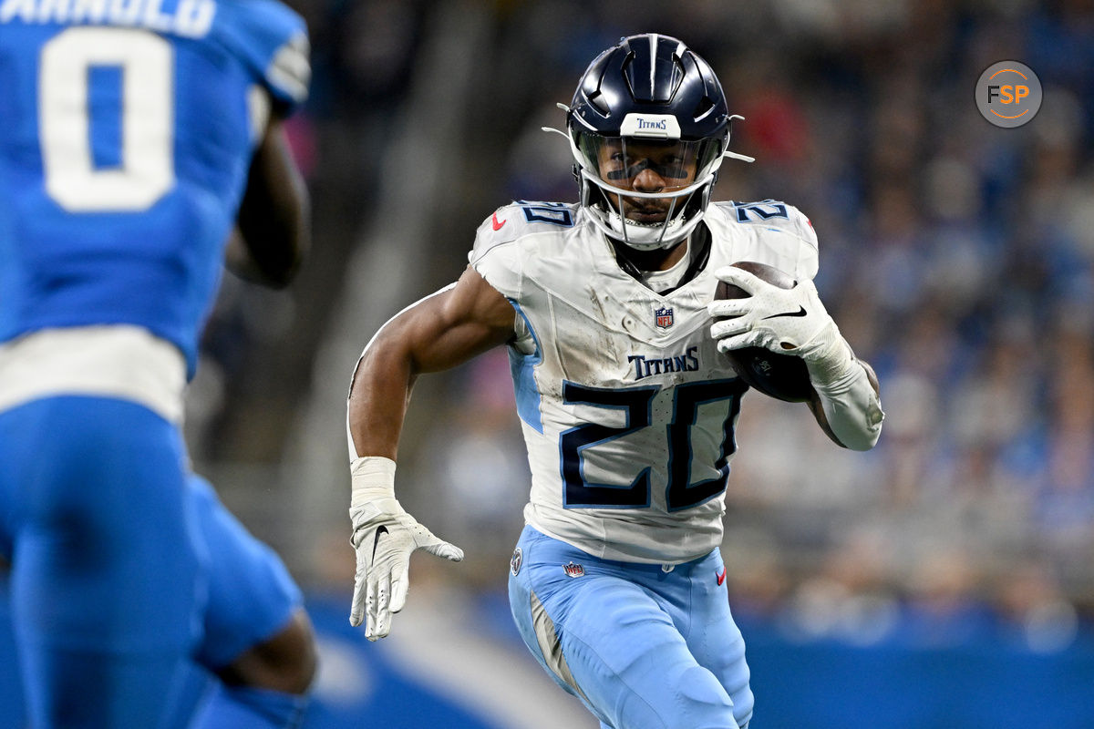 Oct 27, 2024; Detroit, Michigan, USA;  Tennessee Titans running back Tony Pollard (20) runs the ball against the Detroit Lions in the fourth quarter at Ford Field. Credit: Lon Horwedel-Imagn Images