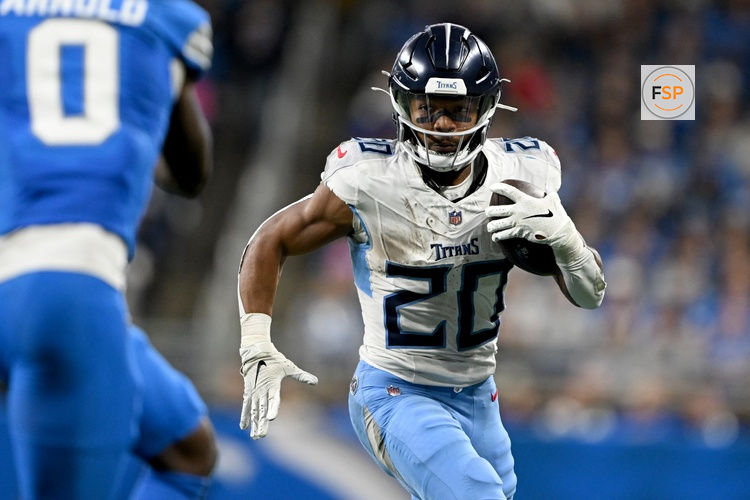 Oct 27, 2024; Detroit, Michigan, USA;  Tennessee Titans running back Tony Pollard (20) runs the ball against the Detroit Lions in the fourth quarter at Ford Field. Credit: Lon Horwedel-Imagn Images