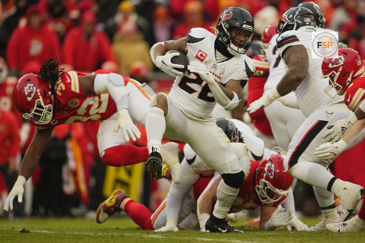 Jan 18, 2025; Kansas City, Missouri, USA; Houston Texans running back Joe Mixon (28) runs the ball against the Kansas City Chiefs during the second quarter of a 2025 AFC divisional round game at GEHA Field at Arrowhead Stadium. Credit: Jay Biggerstaff-Imagn Images