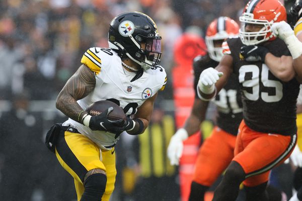 Dec 28, 2025; Cleveland, Ohio, USA; Pittsburgh Steelers running back Jaylen Warren (30) runs the ball in the second quarter against the Cleveland Browns at Huntington Bank Field. Mandatory Credit: Scott Galvin-Imagn Images