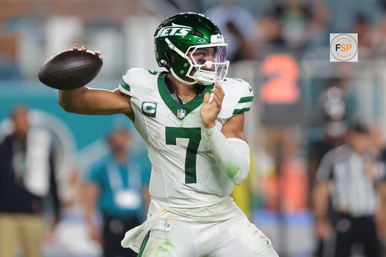 Sep 29, 2025; Miami Gardens, Florida, USA; New York Jets quarterback Justin Fields (7) drops back to pass against the Miami Dolphins during the first half at Hard Rock Stadium. Credit: Sam Navarro-Imagn Images