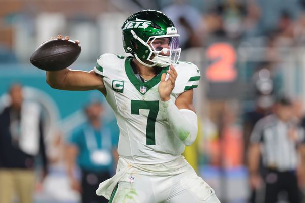 Sep 29, 2025; Miami Gardens, Florida, USA; New York Jets quarterback Justin Fields (7) drops back to pass against the Miami Dolphins during the first half at Hard Rock Stadium. Mandatory Credit: Sam Navarro-Imagn Images