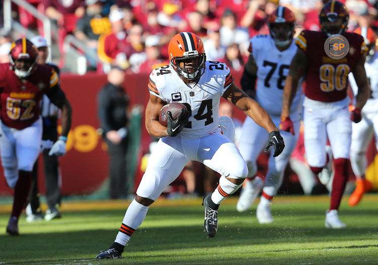 LANDOVER, MD - JANUARY 01: Cleveland Browns running back Nick Chubb (24) rushes up field attempting to elude Washington Commanders defensive end Montez Sweat (90) during the Cleveland Browns game versus the Washington Commanders on January 01, 2023, at FedEx Field in Landover, MD. (Photo by Lee Coleman/Icon Sportswire)