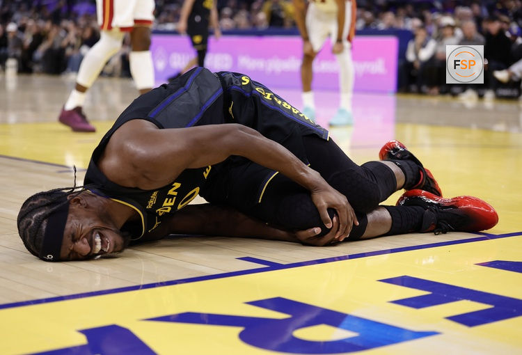 Jan 19, 2026; San Francisco, California, USA; Golden State Warriors forward Jimmy Butler III (10) holds his right knee as he goes down with an injury during the third quarter against the Miami Heat at Chase Center. Credit: Kelley L Cox-Imagn Images