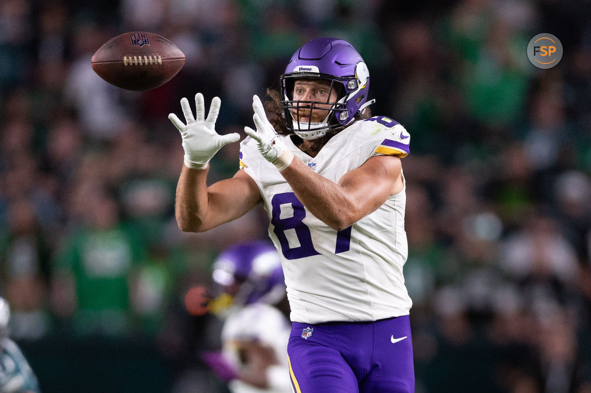 Sep 14, 2023; Philadelphia, Pennsylvania, USA; Minnesota Vikings tight end T.J. Hockenson (87) makes a catch against the Philadelphia Eagles during the fourth quarter at Lincoln Financial Field. Credit: Bill Streicher-USA TODAY Sports