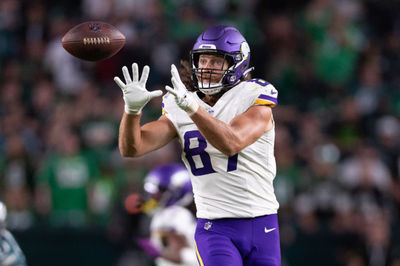 Sep 14, 2023; Philadelphia, Pennsylvania, USA; Minnesota Vikings tight end T.J. Hockenson (87) makes a catch against the Philadelphia Eagles during the fourth quarter at Lincoln Financial Field. Mandatory Credit: Bill Streicher-USA TODAY Sports