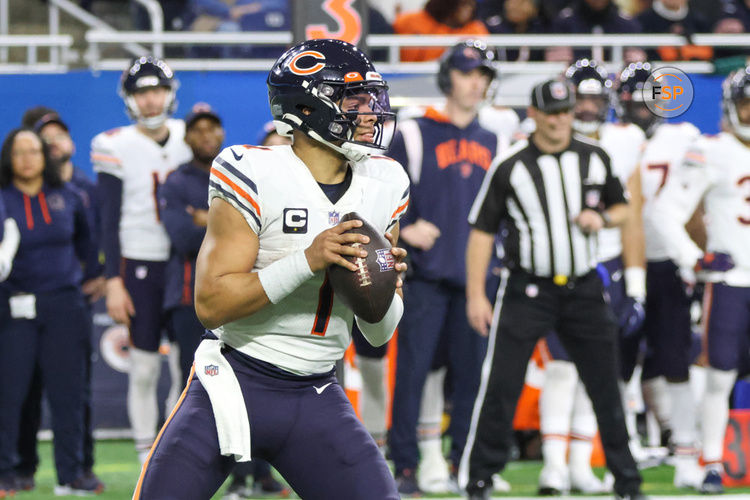 DETROIT, MI - JANUARY 01:  Chicago Bears quarterback Justin Fields (1) looks for a receiver during the fourth quarter of an NFL football game between the Chicago Bears and the Detroit Lions on January 1, 2023 at Ford Field in Detroit, Michigan.  (Photo by Scott W. Grau/Icon Sportswire)