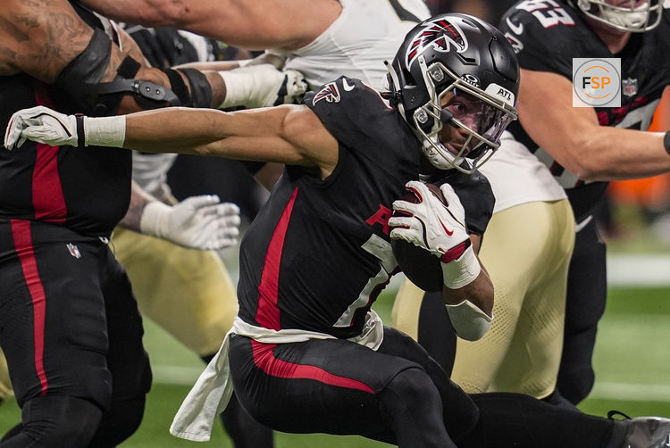 Jan 4, 2026; Atlanta, Georgia, USA; Atlanta Falcons running back Bijan Robinson (7) runs against the New Orleans Saints during the first half at Mercedes-Benz Stadium. Credit: Dale Zanine-Imagn Images