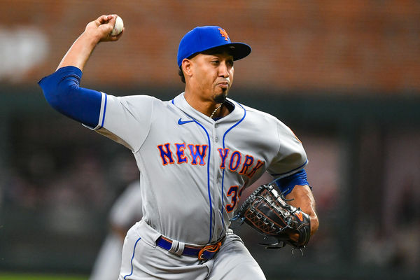 ATLANTA, GA – JULY 11:  New York relief pitcher Edwin Diaz (39) throws a pitch during the MLB game between the New York Mets and the Atlanta Braves on July 11th, 2022 at Truist Park in Atlanta, GA. (Photo by Rich von Biberstein/Icon Sportswire)