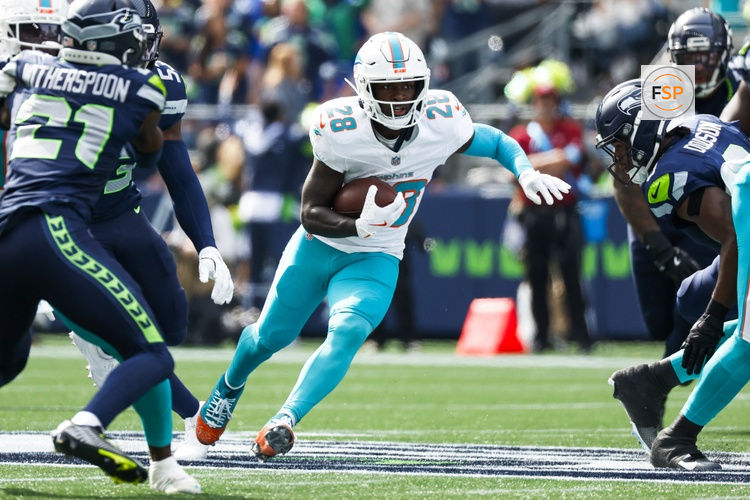 Sep 22, 2024; Seattle, Washington, USA; Miami Dolphins running back DeVon Achane (28) rushes against the Seattle Seahawks during the first quarter at Lumen Field. Credit: Joe Nicholson-Imagn Images