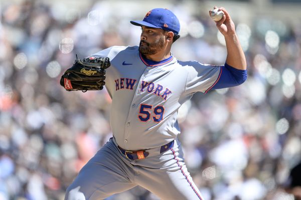 Sep 1, 2025; Detroit, Michigan, USA;  New York Mets starting pitcher Sean Manaea (59) throws a pitch against the Detroit Tigers in the first inning at Comerica Park. Mandatory Credit: Lon Horwedel-Imagn Images