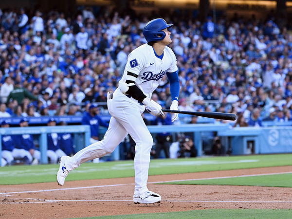 LOS ANGELES, CA - MAY 04: Los Angeles Dodgers designated hitter Shohei Ohtani (17) hits a single during an MLB baseball game against the Atlanta Braves played on May 4, 2024 at Dodger Stadium in Los Angeles, CA. (Photo by John Cordes/Icon Sportswire)
