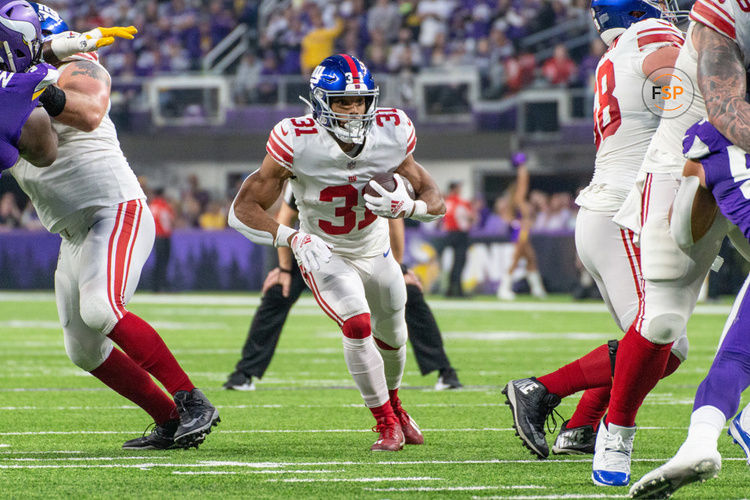 MINNEAPOLIS, MN - JANUARY 15: New York Giants running back Matt Breida (31) runs with the ball during the NFL game between the New York Giants and Minnesota Vikings on January 15th, 2023, at U.S. Bank Stadium in Minneapolis, MN. (Photo by Bailey Hillesheim/Icon Sportswire)