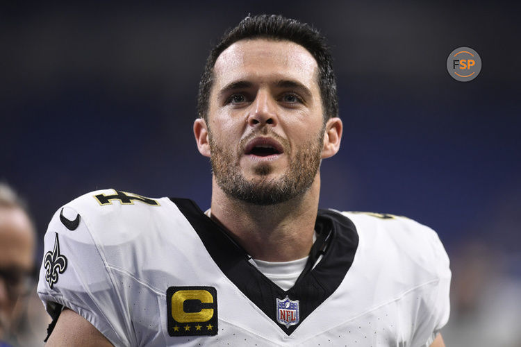 INDIANAPOLIS, IN - OCTOBER 29: New Orleans Saints Quarterback Derek Carr (4) walks off the field after the NFL game between the New Orleans Saints and the Indianapolis Colts on October 29, 2023, at Lucas Oil Stadium in Indianapolis, Indiana. (Photo by Michael Allio/Icon Sportswire)