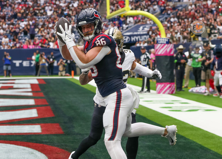 HOUSTON, TX - OCTOBER 15:  Houston Texans tight end Dalton Schultz (86) scores a touchdown in the first quarter during the NFL game between the New Orleans Saints and Houston Texans on October 5, 2023 at NRG Stadium in Houston, Texas.  (Photo by Leslie Plaza Johnson/Icon Sportswire)