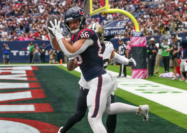 HOUSTON, TX - OCTOBER 15:  Houston Texans tight end Dalton Schultz (86) scores a touchdown in the first quarter during the NFL game between the New Orleans Saints and Houston Texans on October 5, 2023 at NRG Stadium in Houston, Texas.  (Photo by Leslie Plaza Johnson/Icon Sportswire)