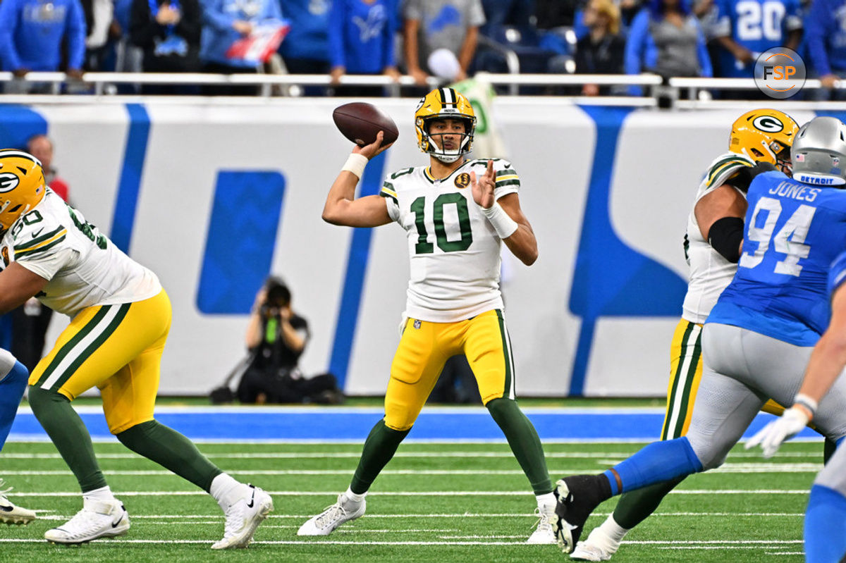 DETROIT, MI - NOVEMBER 23: Green Bay Packers quarterback Jordan Love (10) throws deep over the middle during the Detroit Lions versus the Green Bay Packers game on Thursday November 23, 2023 at Ford Field in Detroit, MI. (Photo by Steven King/Icon Sportswire)