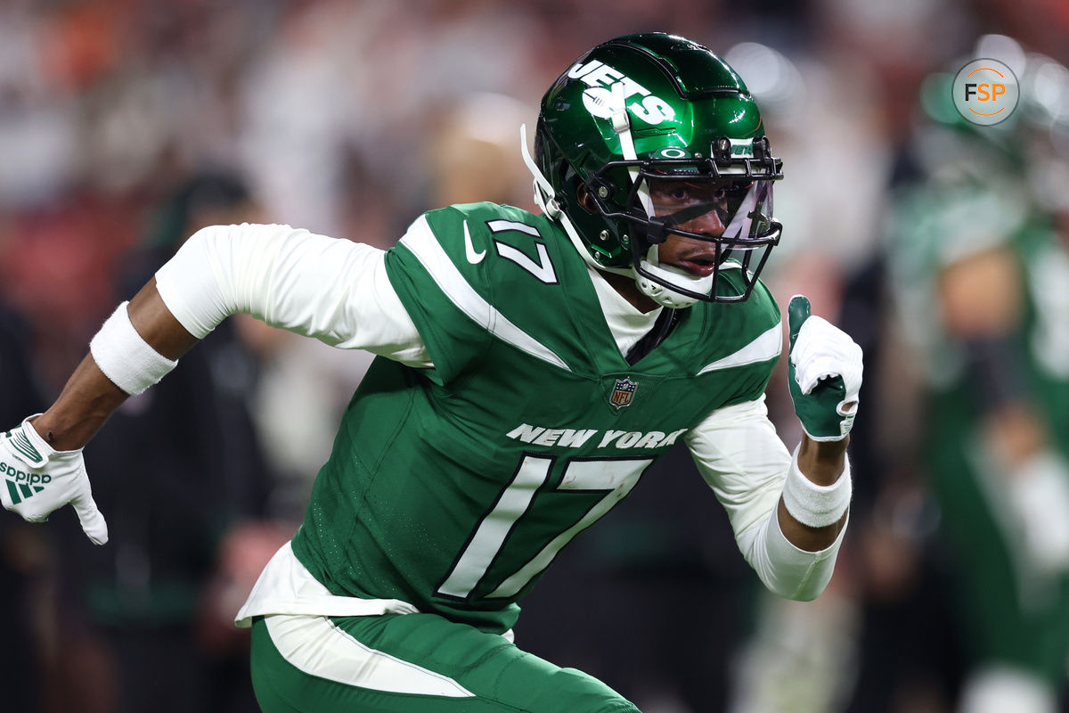 Dec 28, 2023; Cleveland, Ohio, USA; New York Jets wide receiver Garrett Wilson (17) warms up before the game against the Cleveland Browns at Cleveland Browns Stadium. Credit: Scott Galvin-USA TODAY Sports