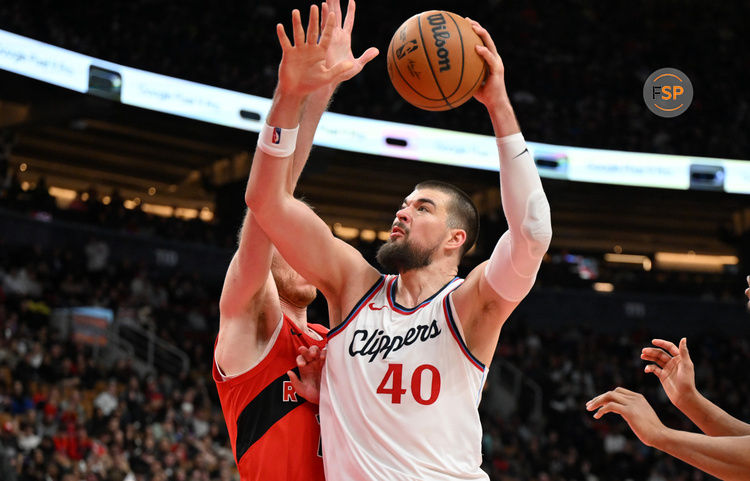 Feb 2, 2025; Toronto, Ontario, CAN; Los Angeles Clippers center Ivica Zubac (40) shoots the ball against the Toronto Raptors in the second half at Scotiabank Arena. Credit: Dan Hamilton-Imagn Images