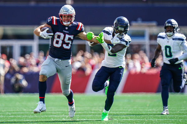 Sep 15, 2024; Foxborough, Massachusetts, USA; New England Patriots tight end Hunter Henry (85) runs the ball against the Seattle Seahawks in the second quarter at Gillette Stadium. Mandatory Credit: David Butler II-Imagn Images