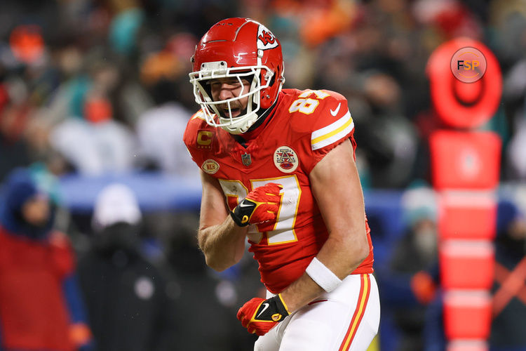 KANSAS CITY, MO - JANUARY 13: Kansas City Chiefs tight end Travis Kelce (87) rects after dropping a pass in the first quarter of an AFC Wild Card playoff game between the Miami Dolphins and Kansas City Chiefs on Jan 13, 2024 at GEHA Field at Arrowhead Stadium in Kansas City, MO. (Photo by Scott Winters/Icon Sportswire)