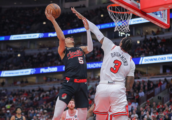 CHICAGO, IL - MARCH 18: Dalano Banton #5 of the Portland Trail Blazers drives to the basket against Andre Drummond #3 of the Chicago Bulls during the first half at the United Center on March 18, 2024 in Chicago, Illinois. (Photo by Melissa Tamez/Icon Sportswire)