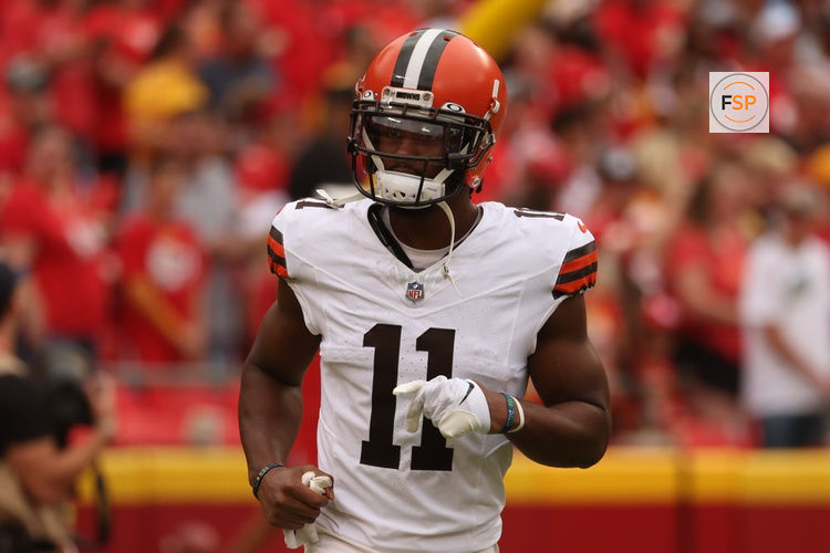 KANSAS CITY, MO - AUGUST 26: Cleveland Browns wide receiver Donovan Peoples-Jones (11) before an NFL preseason game between the Cleveland Browns and Kansas City Chiefs on Aug 26, 2023 at GEHA Field at Arrowhead Stadium in Kansas City, MO. (Photo by Scott Winters/Icon Sportswire)