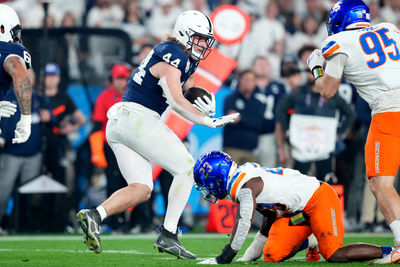 Dec 31, 2024; Glendale, AZ, USA; Penn State Nittany Lions tight end Tyler Warren (44) makes a catch against the Boise State Broncos during the first half in the Fiesta Bowl at State Farm Stadium. Mandatory Credit: Joe Camporeale-Imagn Images