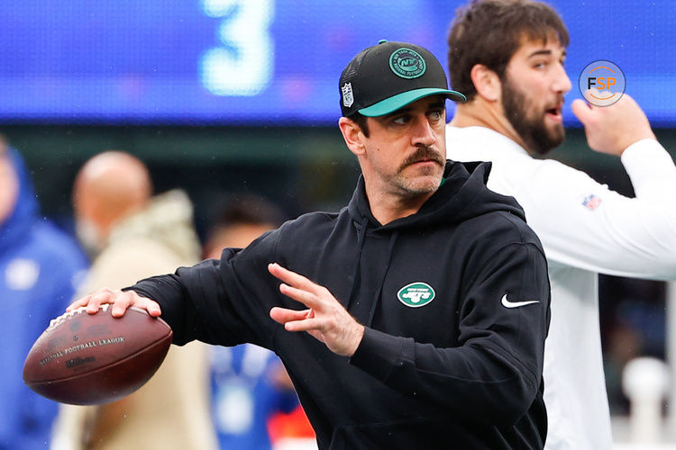 EAST RUTHERFORD, NJ - OCTOBER 29:  Aaron Rodgers (8) of the New York Jets on the field prior to the game against the New York Giants on October 29, 2023 at MetLife Stadium in East Rutherford, New Jersey.  (Photo by Rich Graessle/Icon Sportswire)