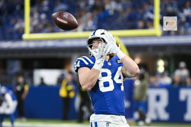 Oct 26, 2025; Indianapolis, Indiana, USA; Indianapolis Colts tight end Tyler Warren (84) warms up before the game against the Tennessee Titans at Lucas Oil Stadium. Credit: Robert Goddin-Imagn Images