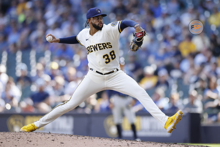 MILWAUKEE, WI - AUGUST 10: Milwaukee Brewers relief pitcher Devin Williams (38) delivers a pitch during an MLB game against the Tampa Bay Rays on August 10, 2022 at American Family Field in Milwaukee, Wisconsin. (Photo by Joe Robbins/Icon Sportswire)