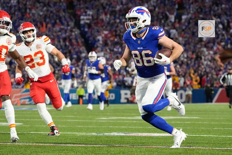 Nov 2, 2025; Orchard Park, New York, USA; Buffalo Bills tight end Dalton Kincaid (86) runs with the ball in the second quarter against the Kansas City Chiefs at Highmark Stadium. Credit: Gregory Fisher-Imagn Images