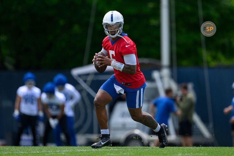 INDIANAPOLIS, IN - JUNE 04: Indianapolis Colts quarterback Anthony Richardson (5) runs through a drill during the Indianapolis Colts mini-camp practice on June 4, 2024 at the Indiana Farm Bureau Football Center in Indianapolis, IN. (Photo by Zach Bolinger/Icon Sportswire)