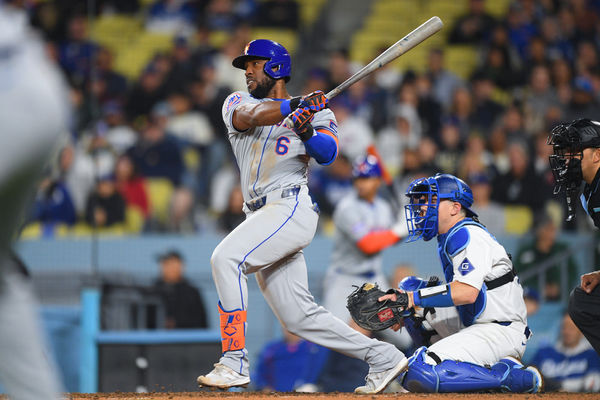 LOS ANGELES, CA - APRIL 19: New York Mets right fielder Starling Marte (6) drives in a run during the MLB game between the New York Mets and the Los Angeles Dodgers on April 19, 2024 at Dodger Stadium in Los Angeles, CA. (Photo by Brian Rothmuller/Icon Sportswire)