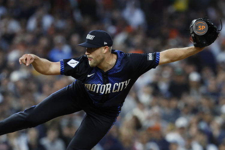 May 9, 2025; Detroit, Michigan, USA;  Detroit Tigers relief pitcher Will Vest (19) pitches in the ninth inning against the Texas Rangers at Comerica Park. Credit: Rick Osentoski-Imagn Images
