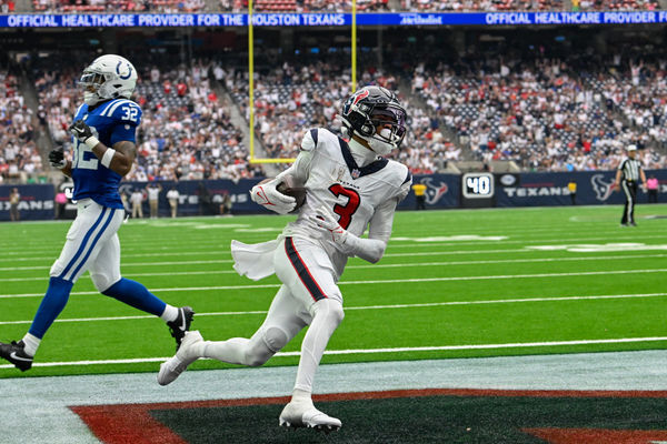 HOUSTON, TX - SEPTEMBER 17: Houston Texans wide receiver Tank Dell (3) scores a touchdown during the football game between the Indianapolis Colts and Houston Texans at NRG Stadium on September 17, 2023, in Houston, Texas. (Photo by Ken Murray/Icon Sportswire)