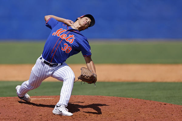 PORT ST LUCIE, FL - MARCH 19: New York Mets pitcher Jonah Tong (38) pitches during an MLB spring training game against the St. Louis Cardinals on March 19, 2024 at Clover Park in Port St Lucie, Florida. (Photo by Joe Robbins/Icon Sportswire)